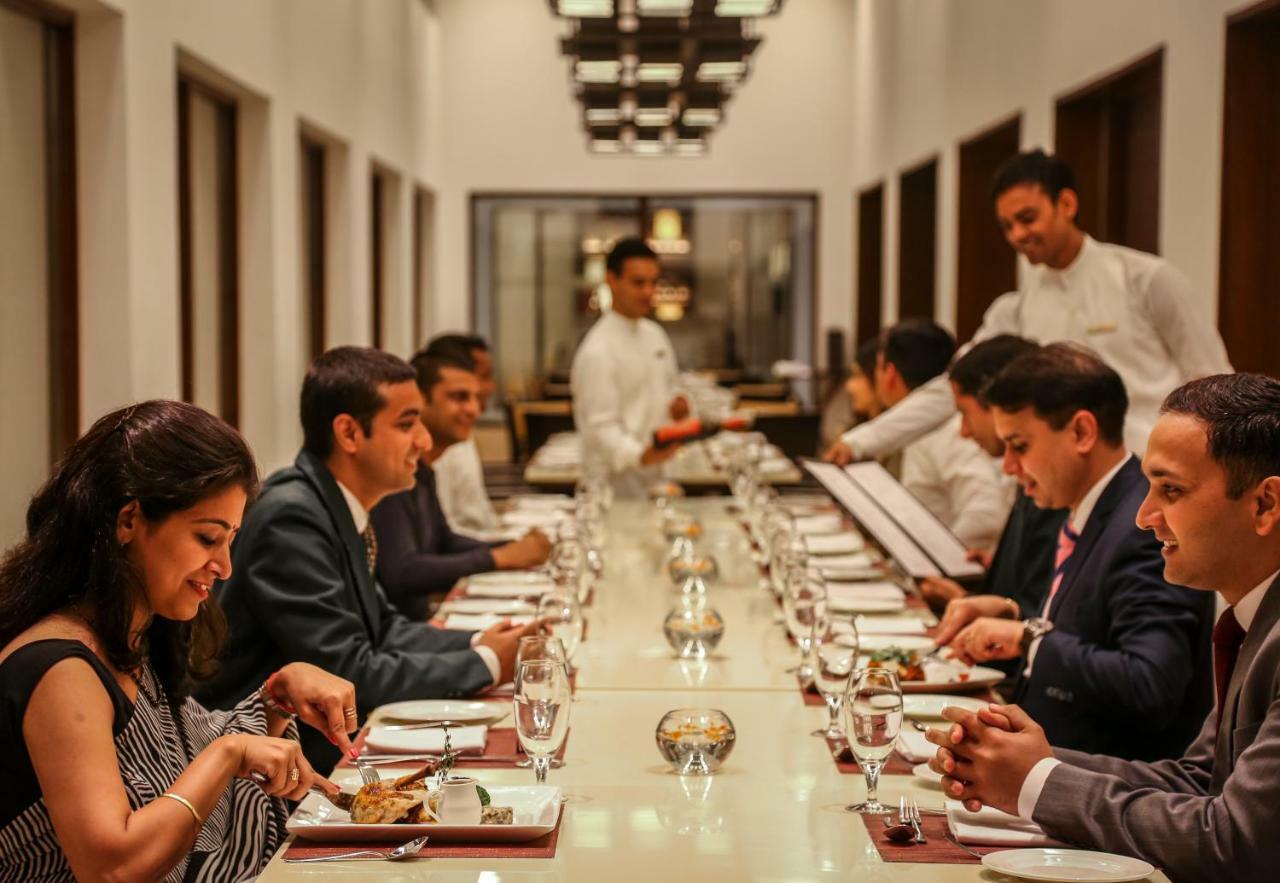 Trident Agra Agra (Uttar Pradesh) Exterior foto A private dinner at the Taj Mahal Palace, Mumbai