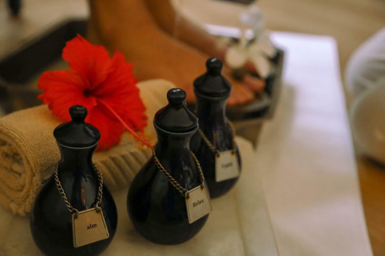 Trident Agra Agra (Uttar Pradesh) Exterior foto Ayurvedic oils
