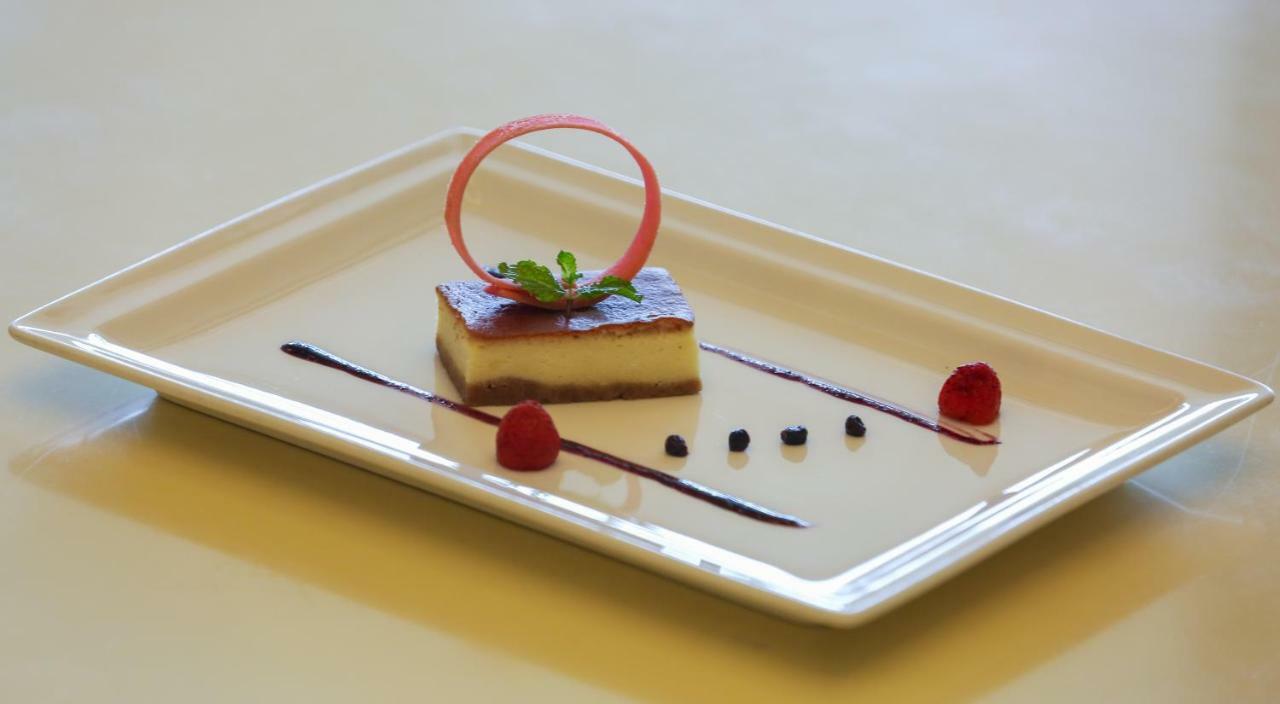 Trident Agra Agra (Uttar Pradesh) Exterior foto A cheesecake