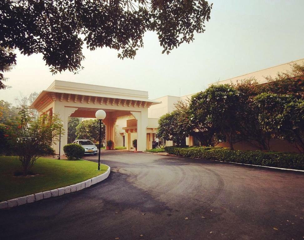 Trident Agra Agra (Uttar Pradesh) Exterior foto Entrance to the Taj Bengal