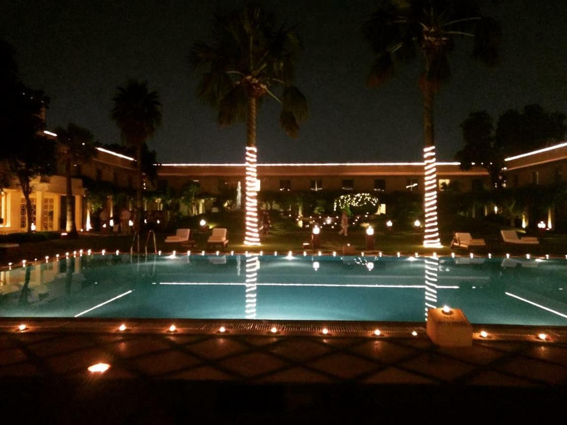Trident Agra Agra (Uttar Pradesh) Exterior foto The pool at the Taj Mahal Palace