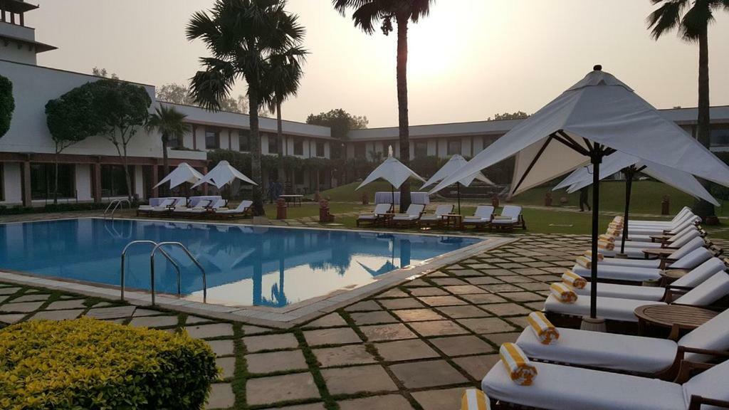 Trident Agra Agra (Uttar Pradesh) Exterior foto The pool at the Taj Bengal