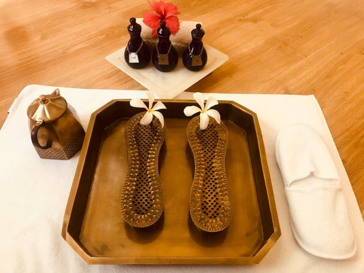 Trident Agra Agra (Uttar Pradesh) Exterior foto Thai foot massage