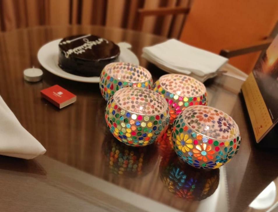 Trident Agra Agra (Uttar Pradesh) Exterior foto A birthday cake
