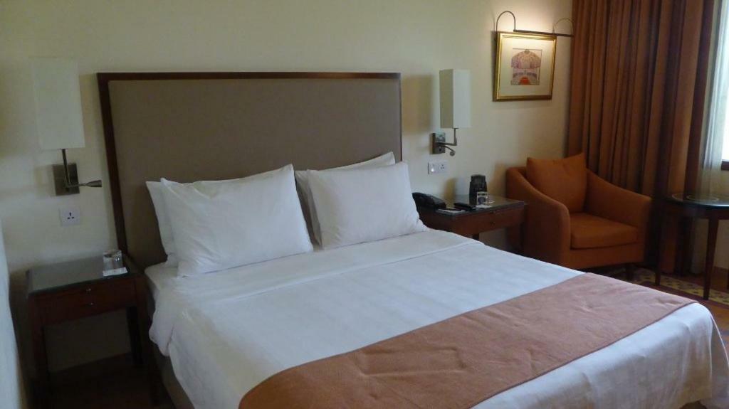 Trident Agra Agra (Uttar Pradesh) Exterior foto A room at the hotel